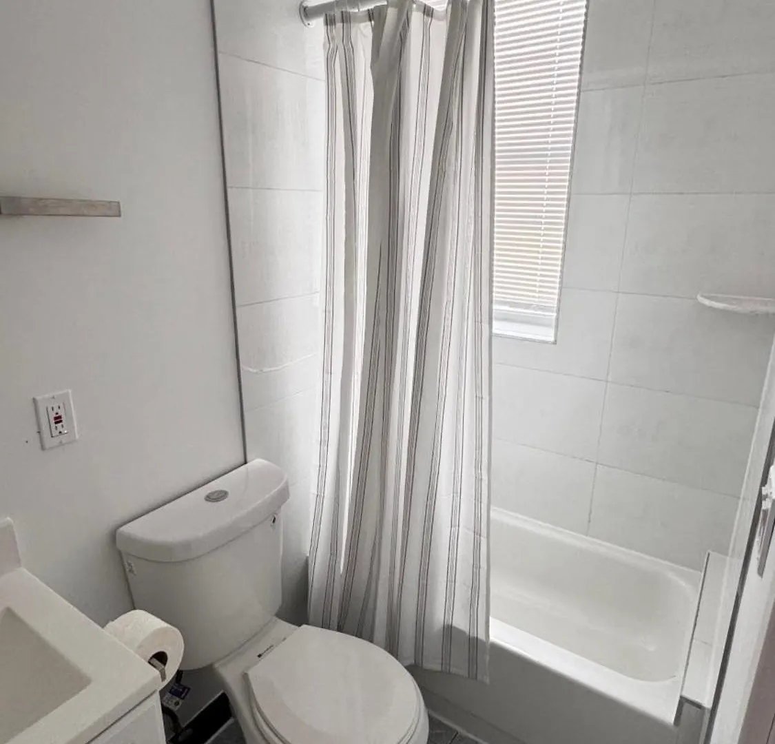 Homestay Beautiful Bedroom With Attached Bathroom, 15 Minutes From Nyc West New York