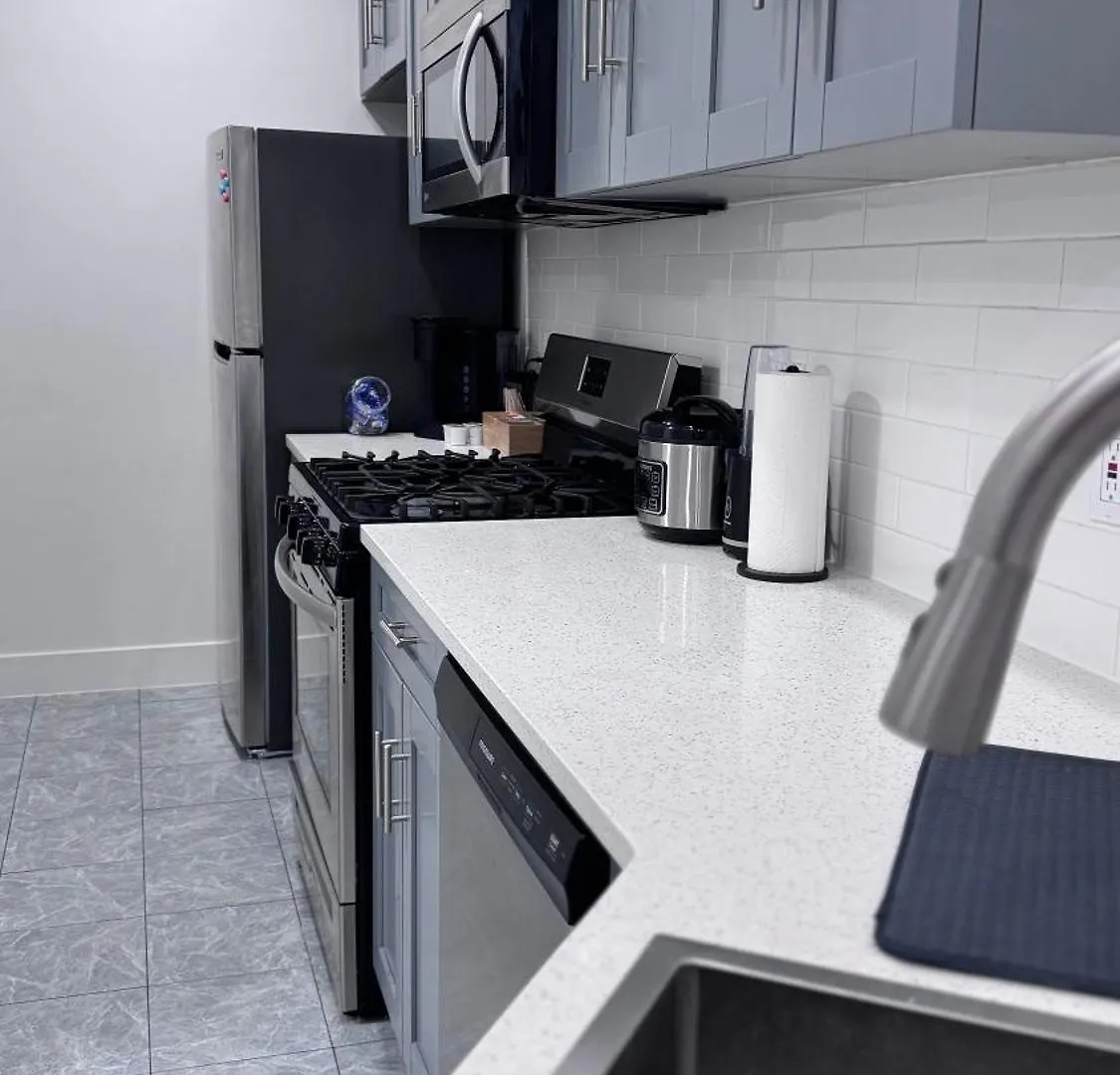 Beautiful Bedroom With Attached Bathroom, 15 Minutes From Nyc West New York Homestay